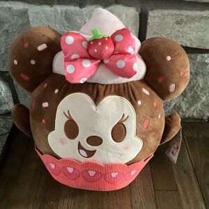 Disney Minnie Mouse Strawberry Cupcake Munchlings Scented Plush-NWT